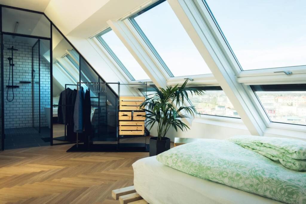 Blackriver Loft Mit Gratis Parkplatz Nahe Schoenbrunn Und U6 Apartmán *