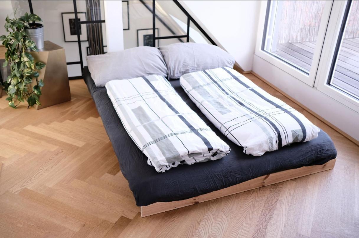 Blackriver Loft Mit Gratis Parkplatz Nahe Schoenbrunn Und U6 Apartmán *